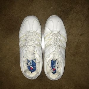 Cheer shoes